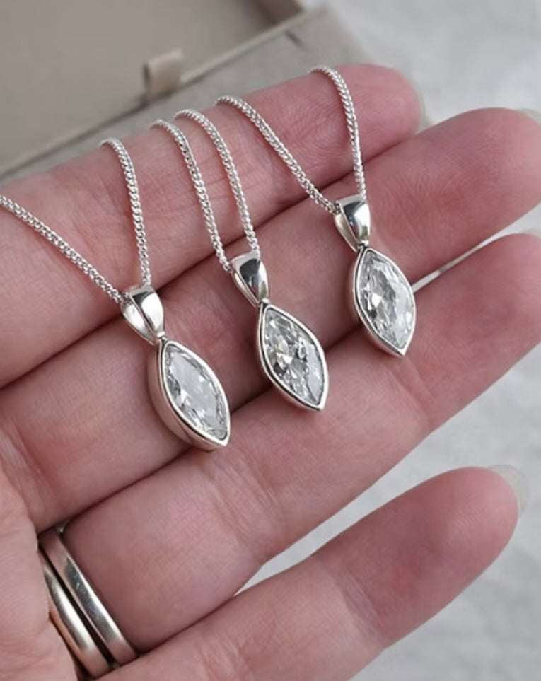 Secretly set silver 925 marquise prndant