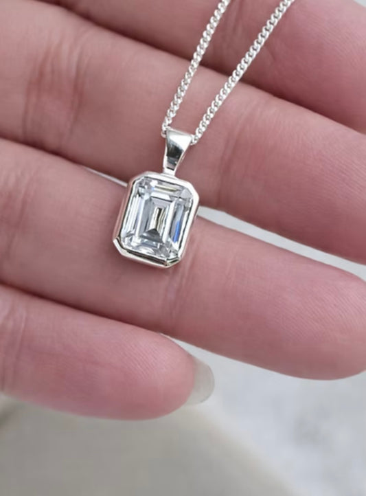 Secretly set silver 925 emerald pendant