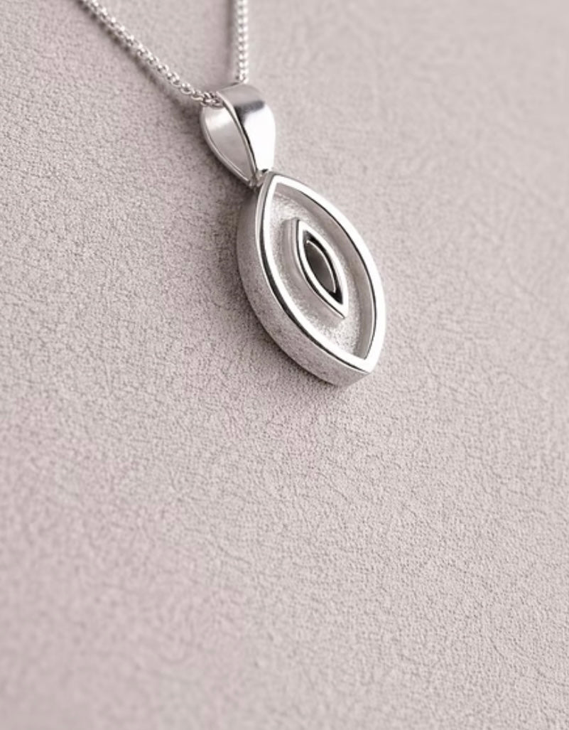 Secretly set silver 925 marquise prndant