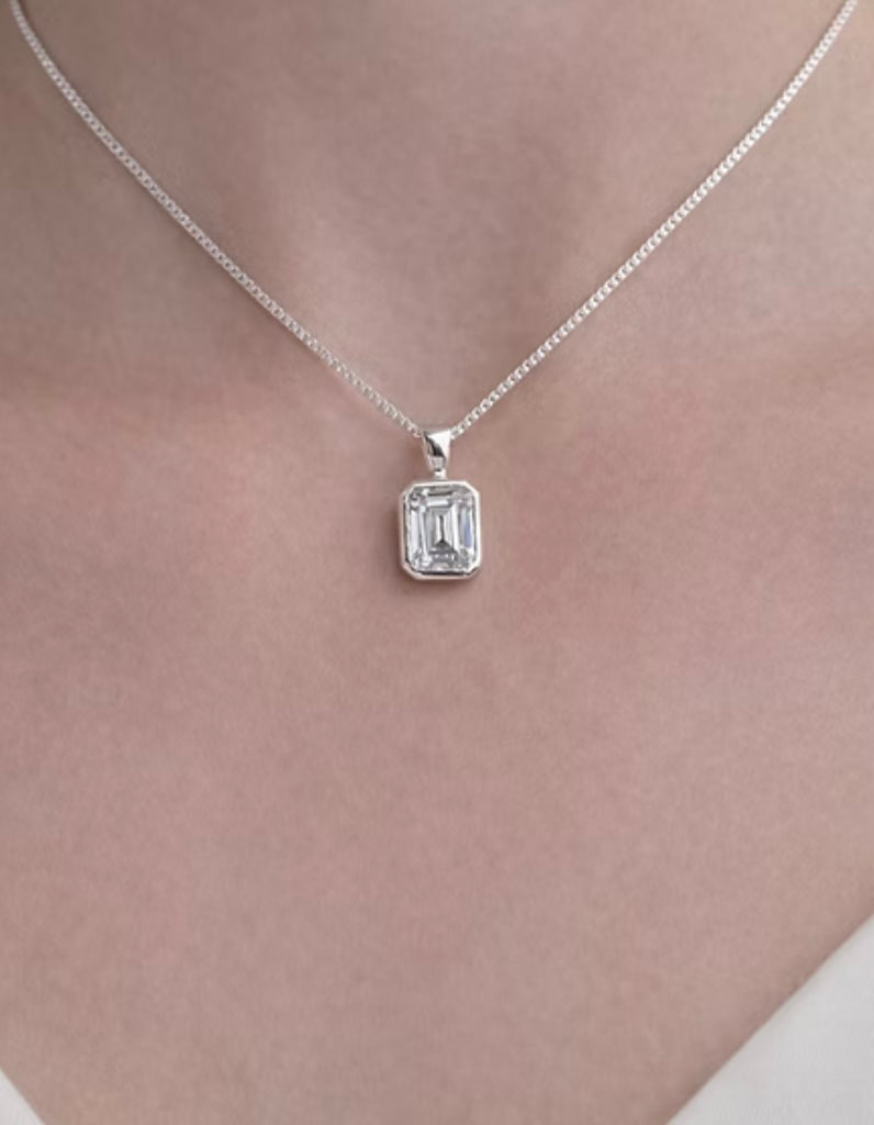 Secretly set silver 925 emerald pendant