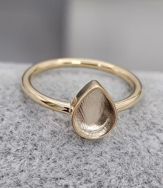 Gold 9k teardrop band ring