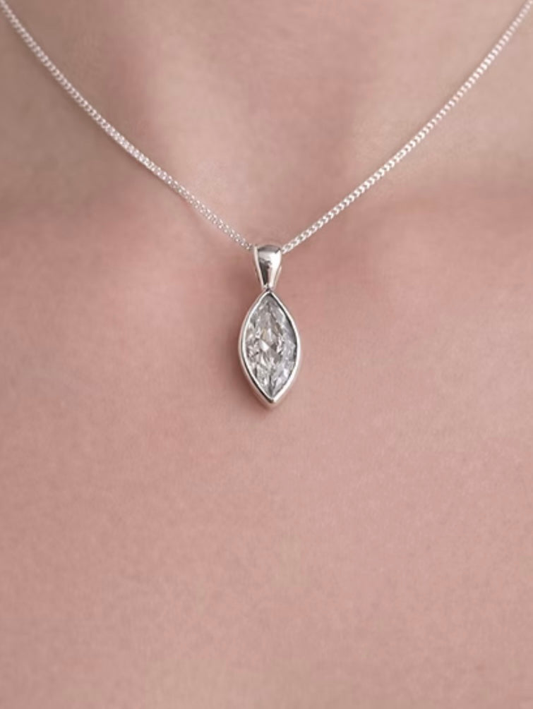 Secretly set silver 925 marquise prndant